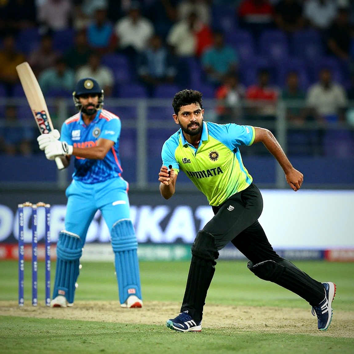 পাহাড়ের ওপারে ঘর: যে দলের দেশ আছে, মাঠ নেই পাহাড়ের ওপারে ঘর: যে দলের দেশ আছে, মাঠ নেই
