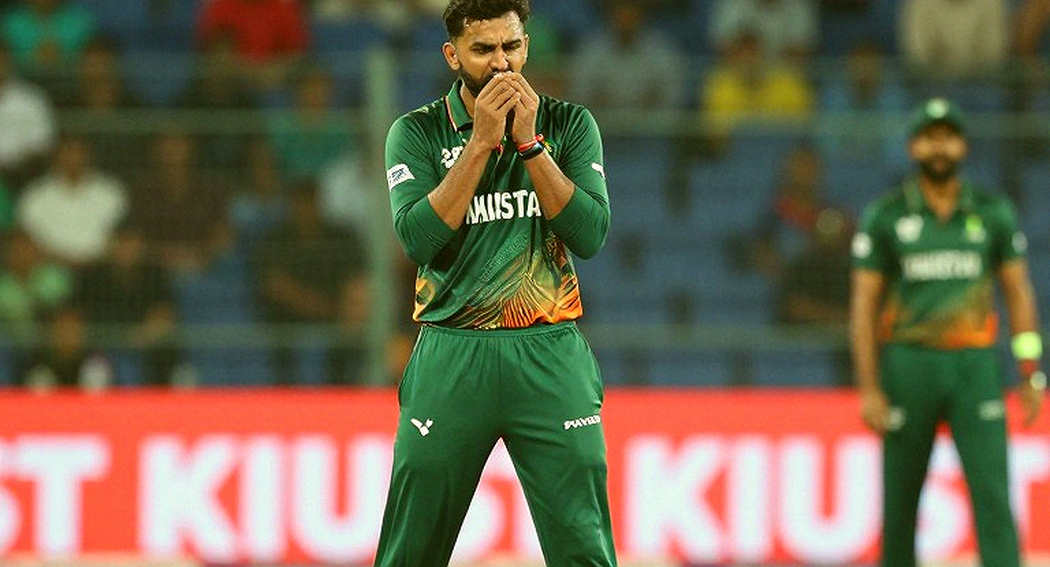 দুই মিনিট আর ছয় মাস: ক্রিকেটের ঘড়ি কে চালায়
