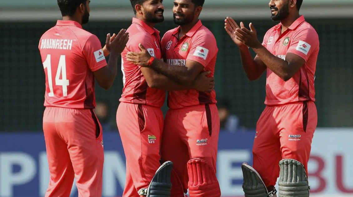 ৩৭ বছরের স্মিথ, ২৮ রানের ইনিংস আর রাবাডার বাউন্সার: অস্ট্রেলিয়ার ব্যাটিং ভাঙনের আসল ছবিটা কী বলছে